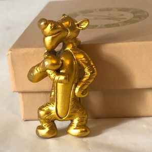 Tigger Winnie the Pooh Disney brooch gold tone vintage